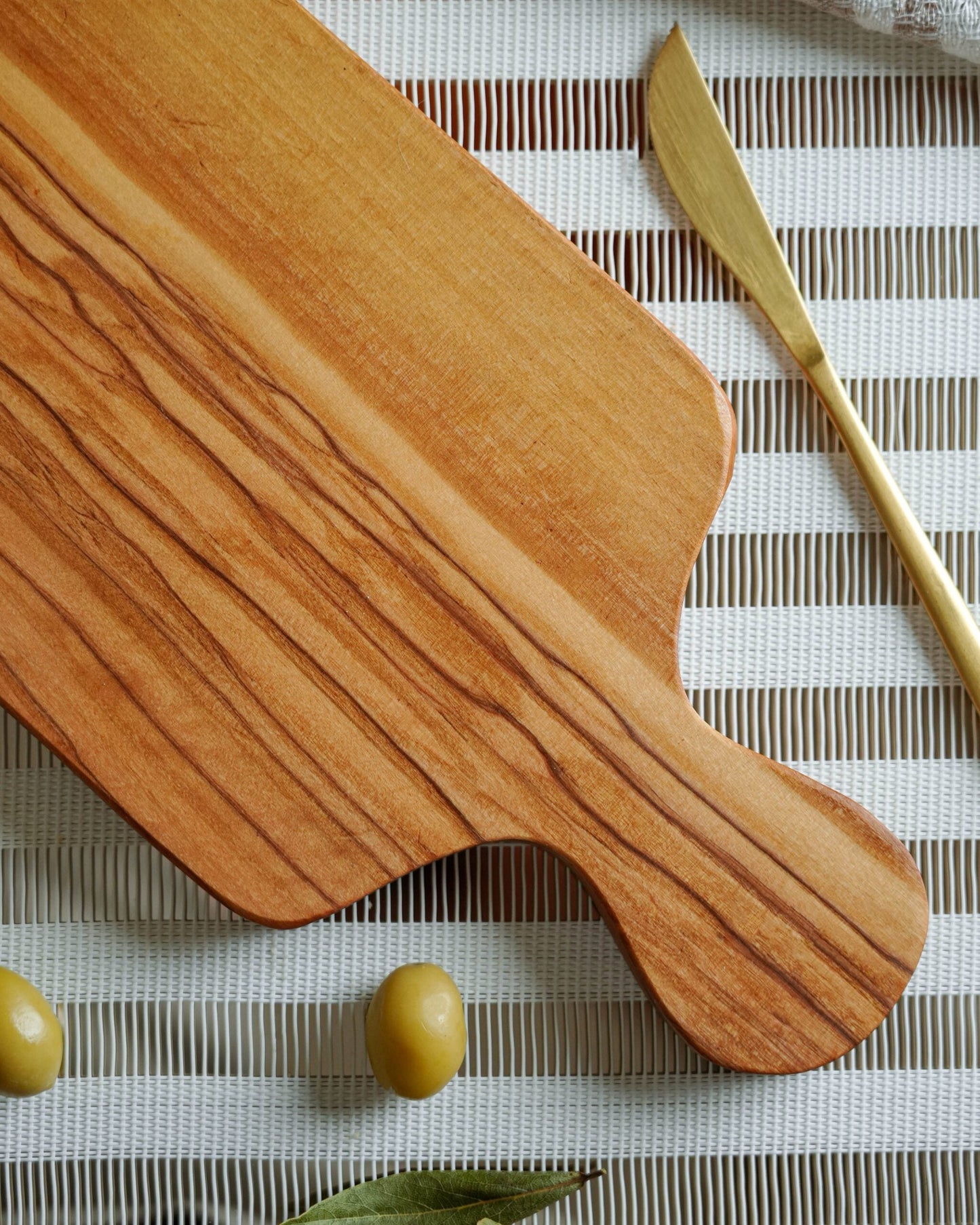 Handcrafted Olive Wood Cutting Board - Tunsouk | Premium Olive Oil 🫒 & Olivewood