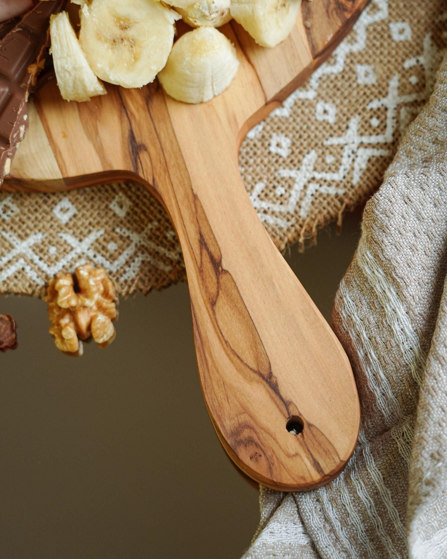 Handcrafted Olive Wood Cutting Board – Rustic & Elegant Kitchen Essential - Tunsouk | Premium Olive Oil 🫒 & Olivewood