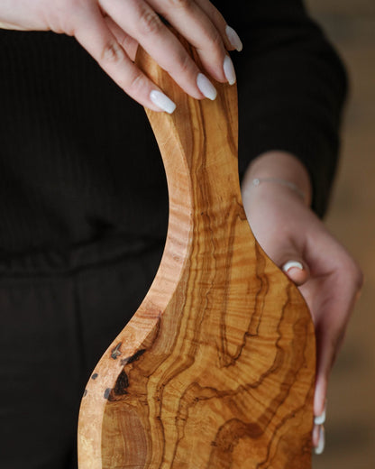 Irregular Shaped Cutting Board with Handle – Perfect for Culinary Creativity - Tunsouk | Premium Olive Oil 🫒 & Olivewood