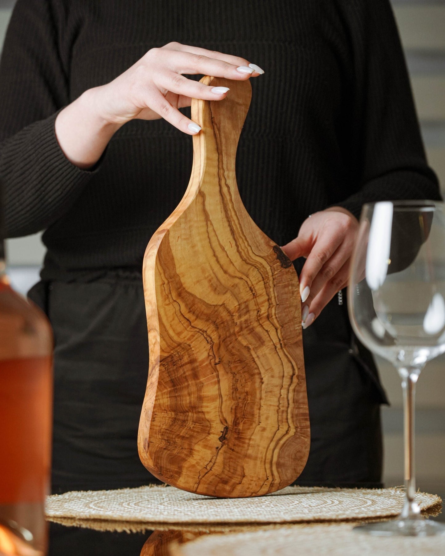 Irregular Shaped Cutting Board with Handle – Perfect for Culinary Creativity - Tunsouk | Premium Olive Oil 🫒 & Olivewood