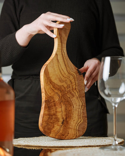 Irregular Shaped Cutting Board with Handle – Perfect for Culinary Creativity - Tunsouk | Premium Olive Oil 🫒 & Olivewood