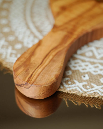Irregular Shaped Cutting Board with Handle – Perfect for Culinary Creativity - Tunsouk | Premium Olive Oil 🫒 & Olivewood