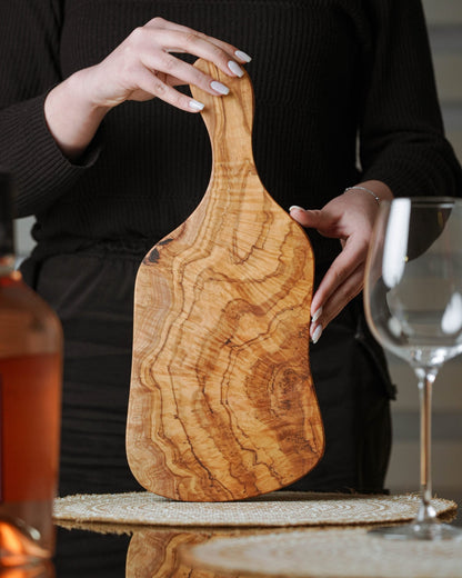 Irregular Shaped Cutting Board with Handle – Perfect for Culinary Creativity - Tunsouk | Premium Olive Oil 🫒 & Olivewood