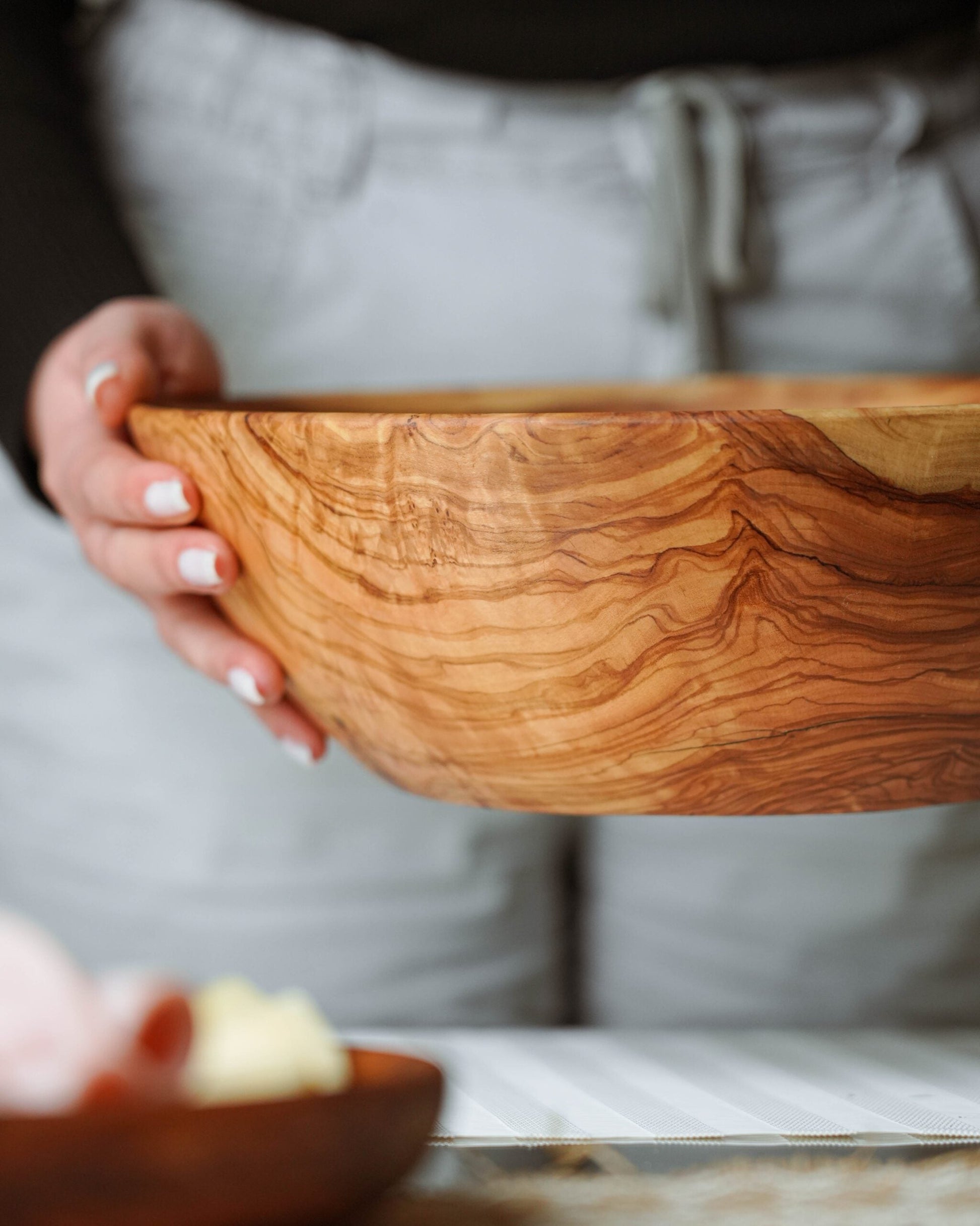 Round Olive Wood Salad Bowl – Naturally Elegant for Every Occasion - Tunsouk | Premium Olive Oil 🫒 & Olivewood