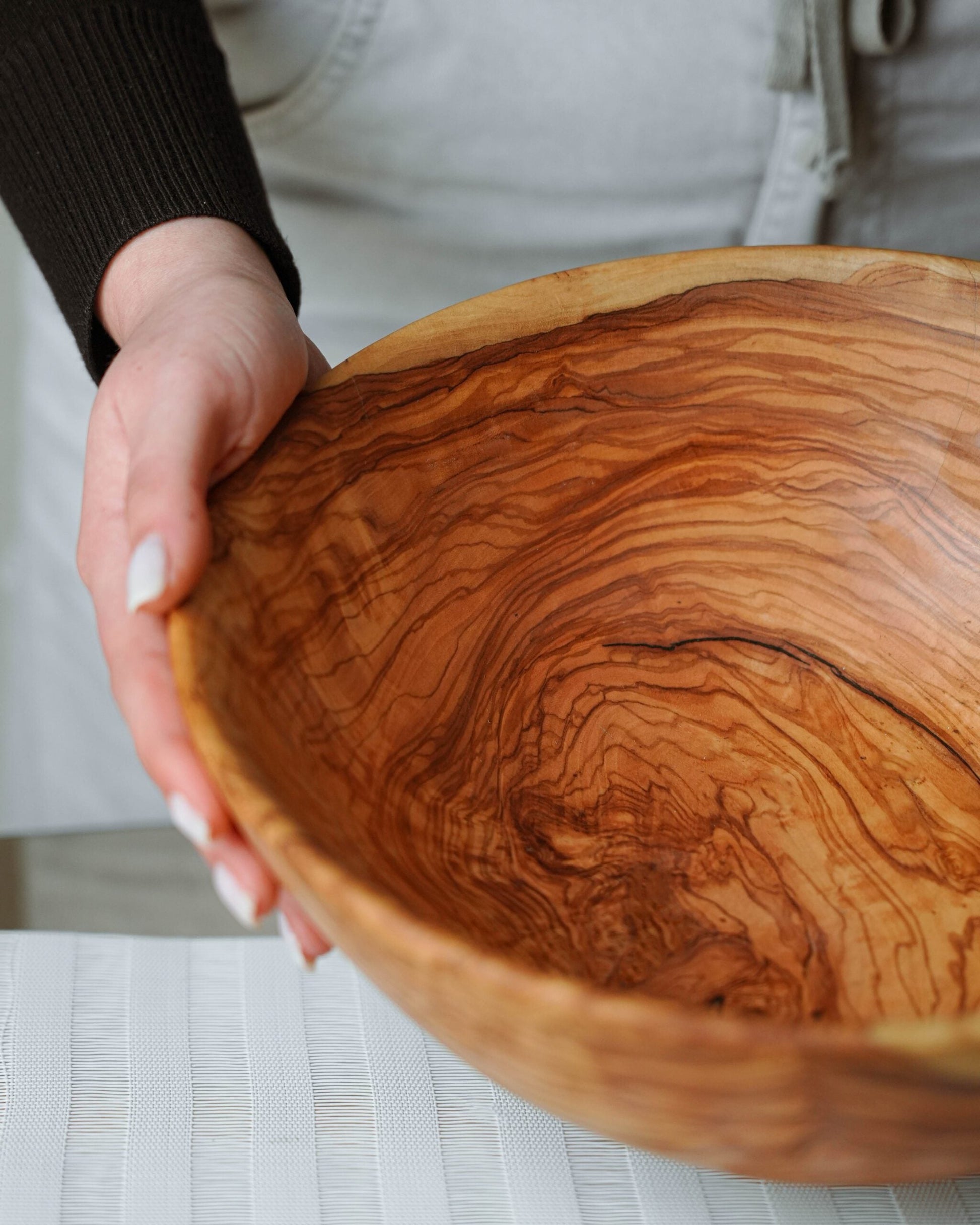 Round Olive Wood Salad Bowl – Naturally Elegant for Every Occasion - Tunsouk | Premium Olive Oil 🫒 & Olivewood