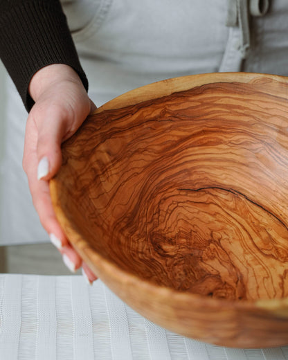Round Olive Wood Salad Bowl – Naturally Elegant for Every Occasion - Tunsouk | Premium Olive Oil 🫒 & Olivewood