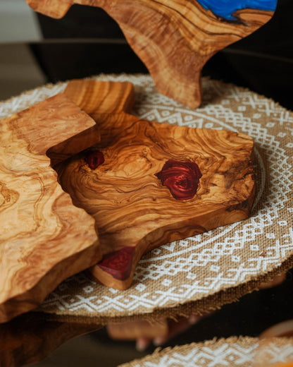 Texas Shaped Olive Wood Cutting Board | Handcrafted Rustic Kitchen Décor | Unique Texas Gift - Tunsouk | Premium Olive Oil 🫒 & Olivewood
