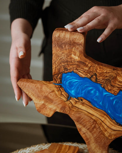 Texas Shaped Olive Wood Cutting Board | Handcrafted Rustic Kitchen Décor | Unique Texas Gift - Tunsouk | Premium Olive Oil 🫒 & Olivewood